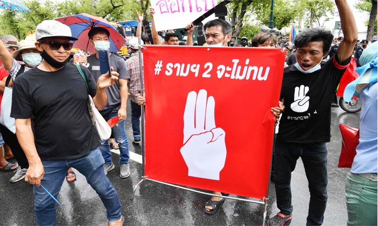 Thai-protesters-1