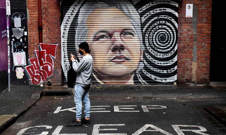 Julian-Assange-Mural