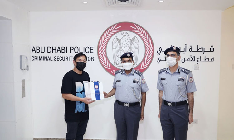 Police-AbuDhabi-honour