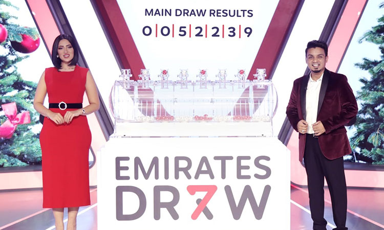 Emirates-Draw-hosts