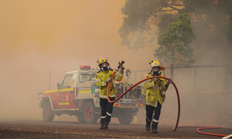 Perth-Bushfire--Fire-Fighters