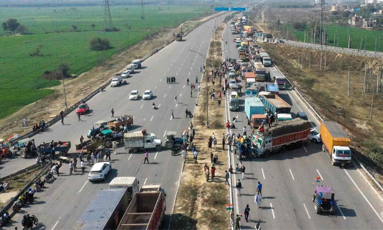India-roadblock-protest-L