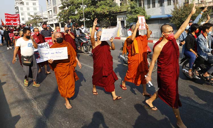 Myanmar-Monks