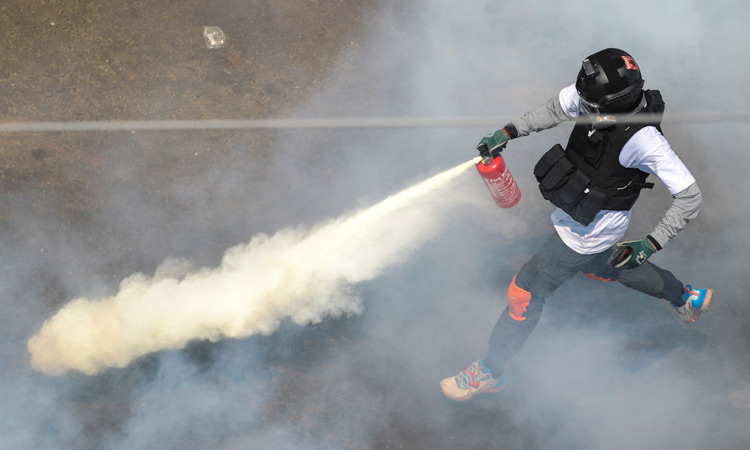 Myanmar-Protester-Sprays