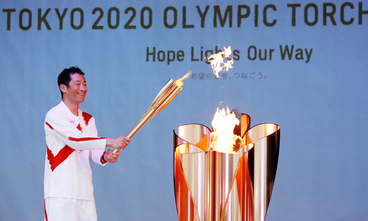 Yoshihide-Muroya-Olympic-torch