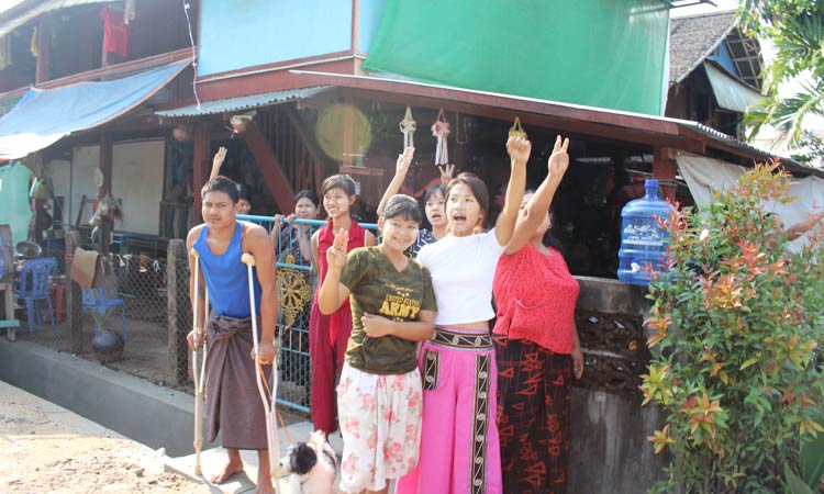 Myanmar-People-Flash