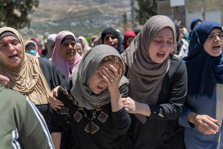 Palestinianwomen-mourn