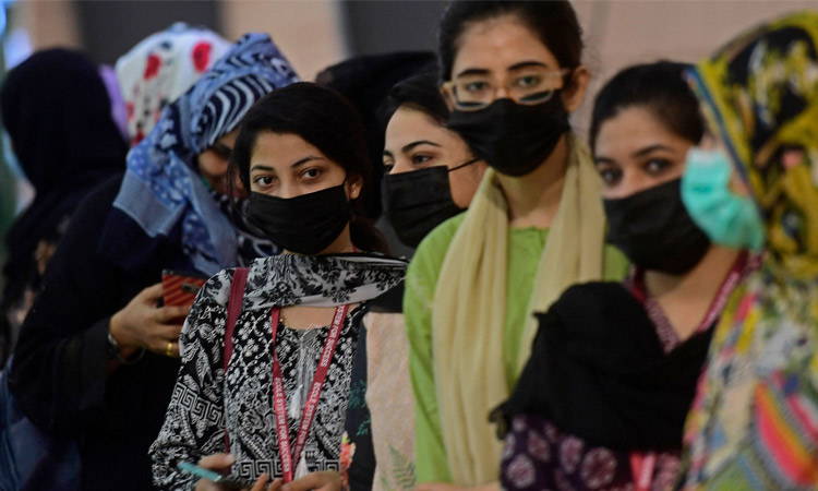 Vaccinecentre-Pakistanigirls