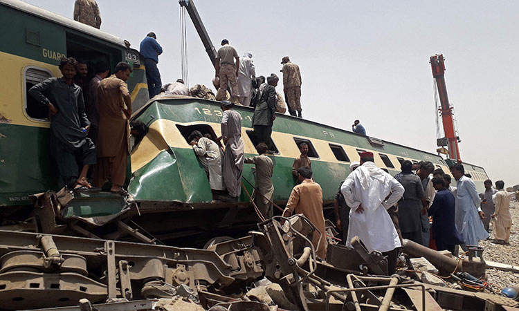 Pak-train-accident-main2-750