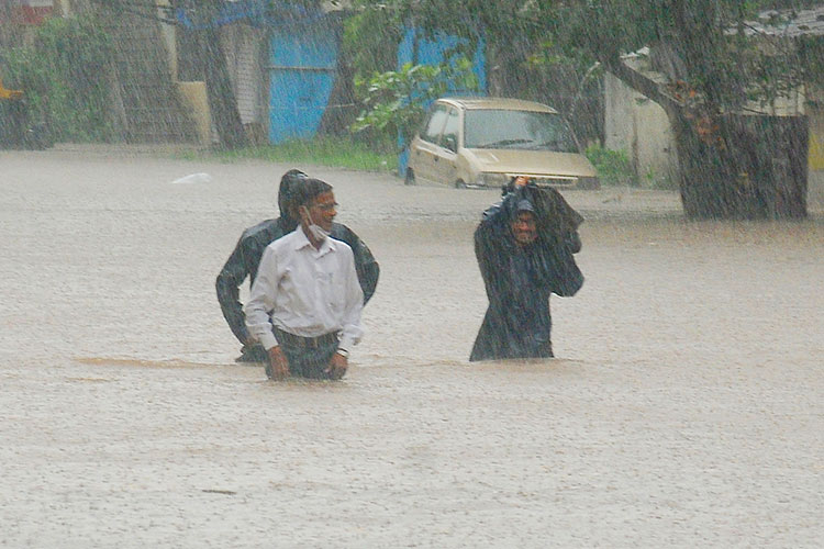 Mumbai-rain-1-750x450