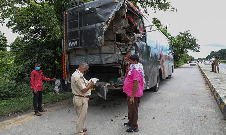 India-bus-accident-main1-750