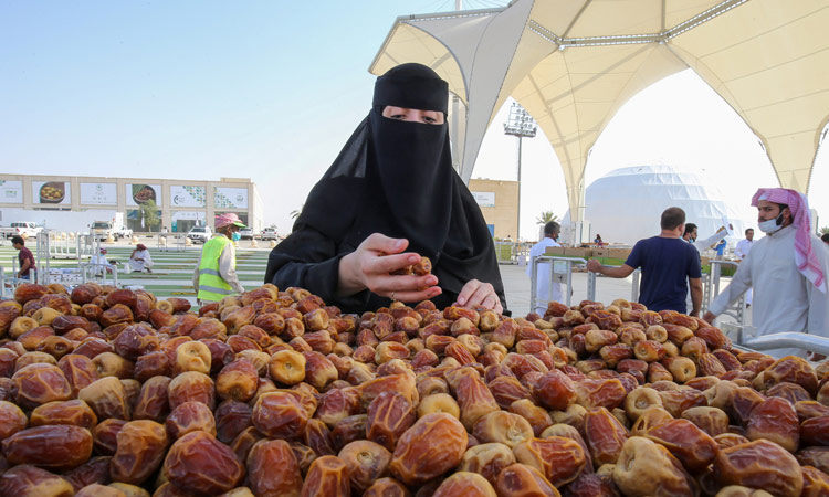 Dates-Saudiwoman
