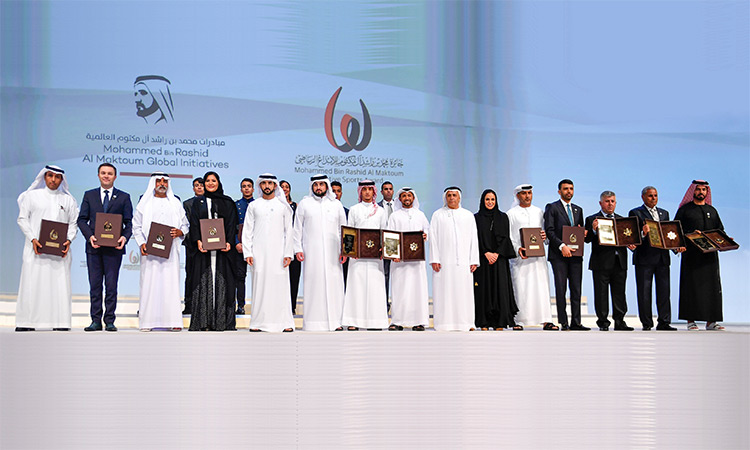 ويضم الفائزون بجائزة محمد بن راشد للإبداع الرياضي رياضيين محليين وعرب