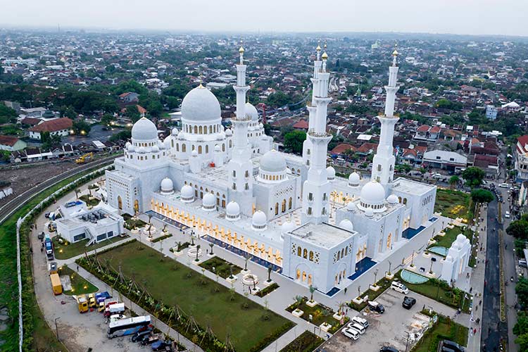Indonesia-Zayed-Mosque-750x450