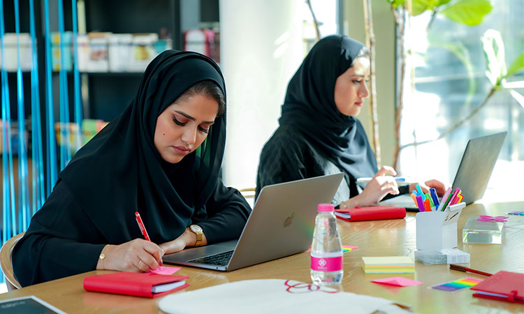 Emiratiwomen-business-job