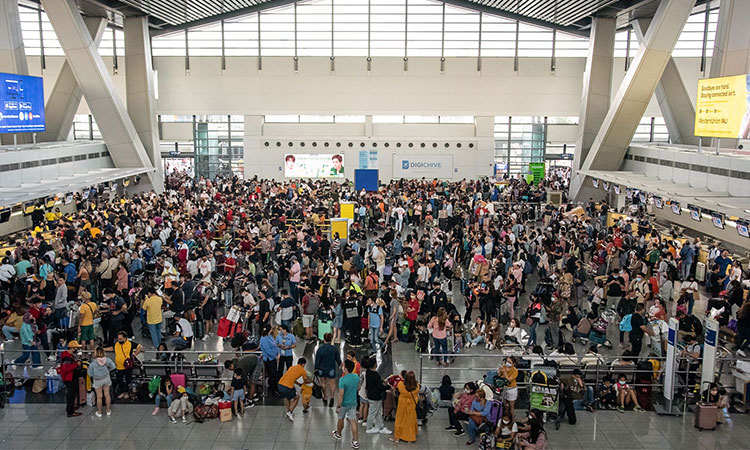 ManilaAirport-travellers