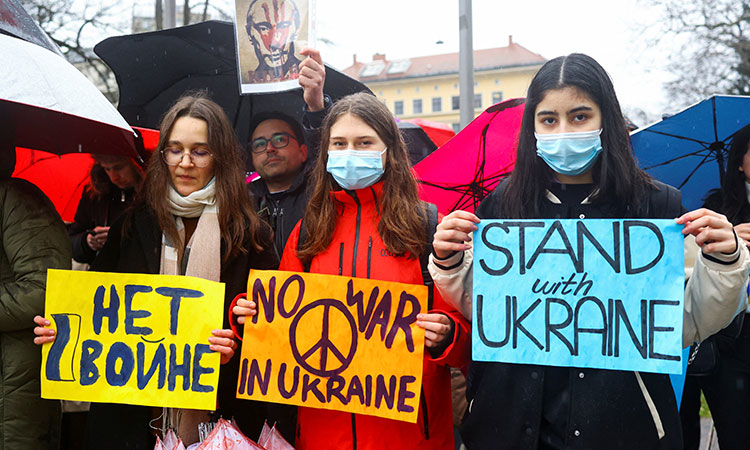 Stopwar-Ukraine-girls