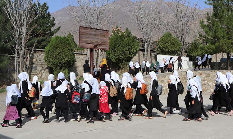 Afghan-school-girls-March24-main2-750