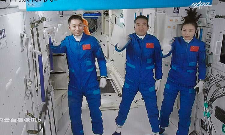 Chinese-astronauts-main2-750