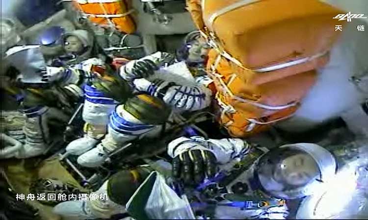Chinese-astronauts-main3-750