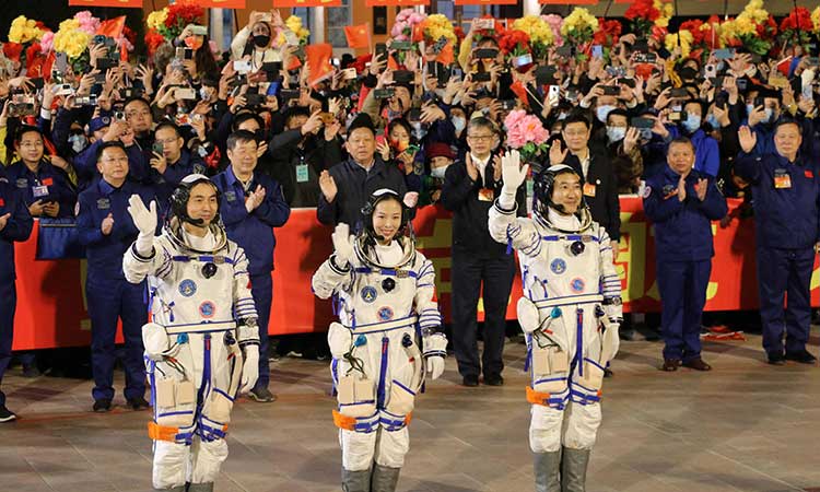 Chinese-astronauts-main4-750
