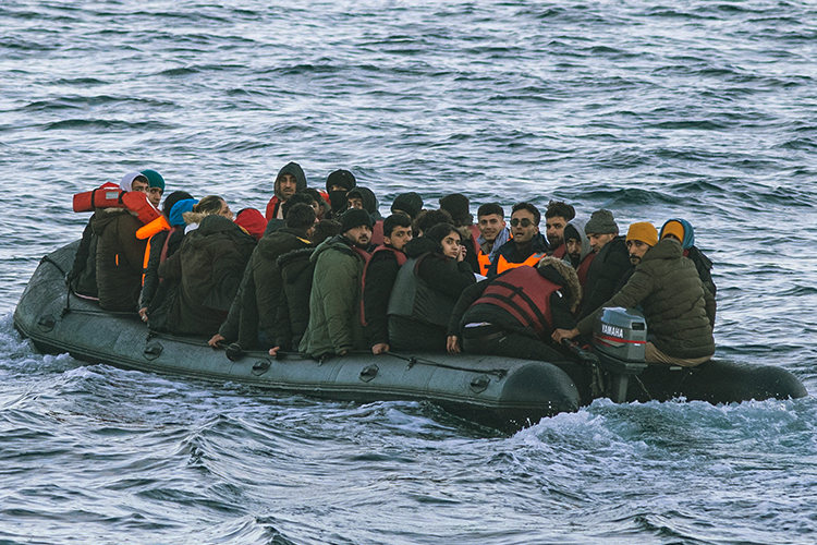 Refugees-boat