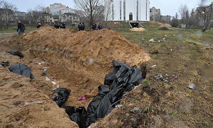 Ukraine-mass-grave-750