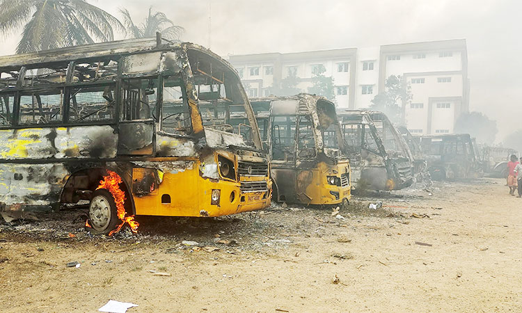Schoolbuses-burn-India