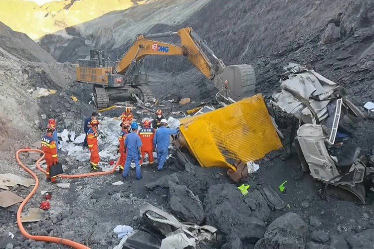 China-mountain-collapse-750x450
