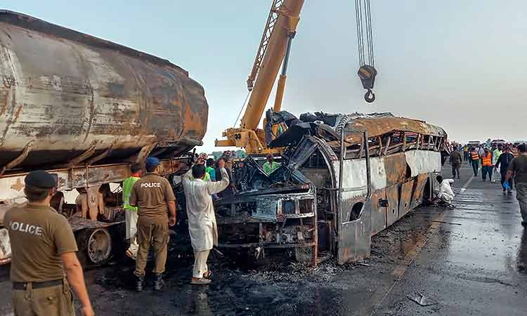 Pakistan-Bus-Accident-main1-750