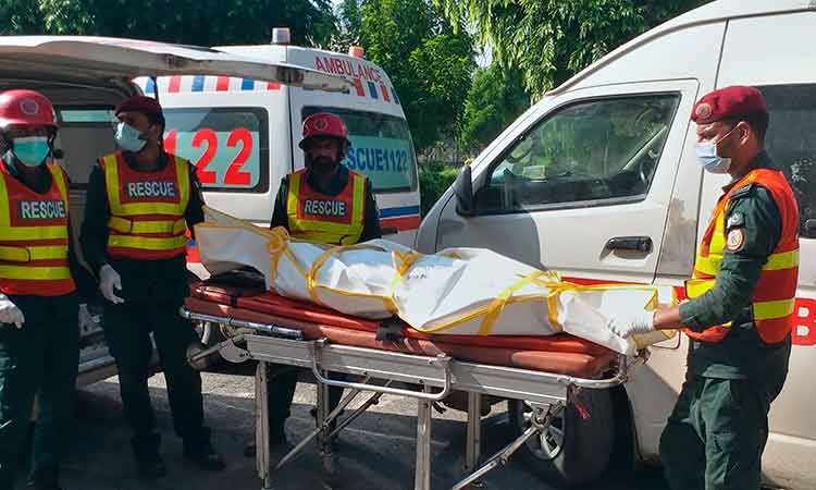 Pakistan-Bus-Accident-main2-750