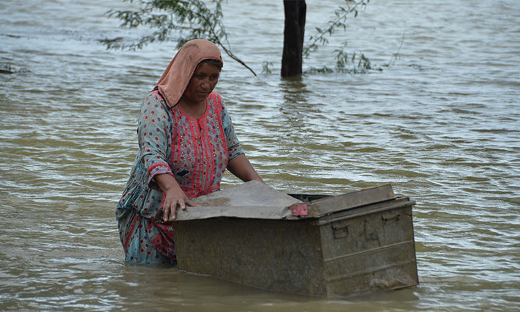 FloodPakistan-lady