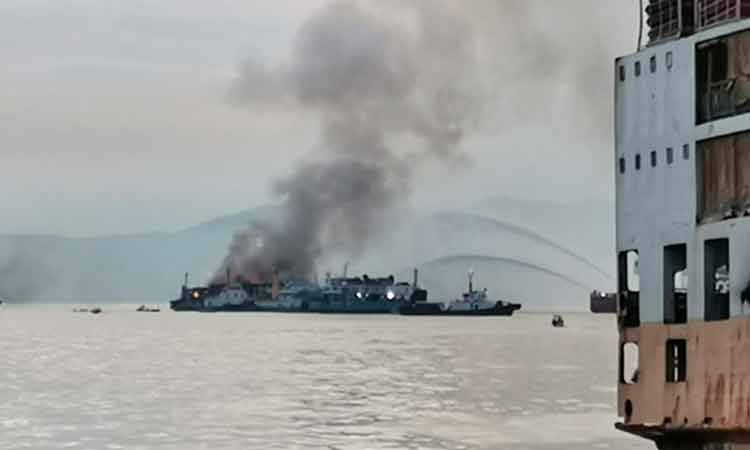 Philippines-Ferry-Fire-Aug27-main2-750