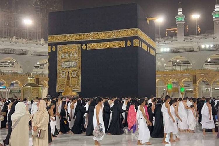 Kaaba-barriers-removed-750x450