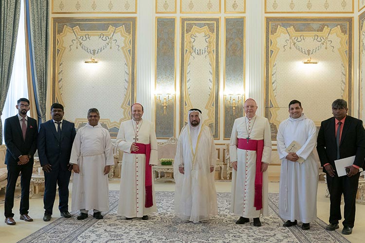 Sultan-with-Catholic-priests-750x450