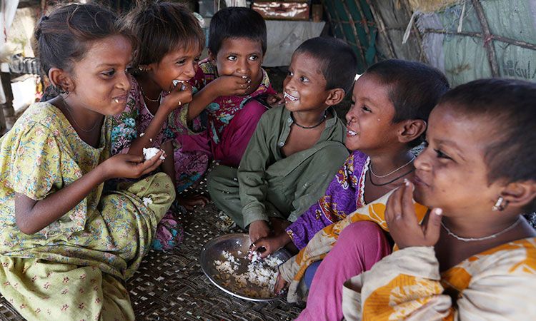 FloodPakistan-kids-food