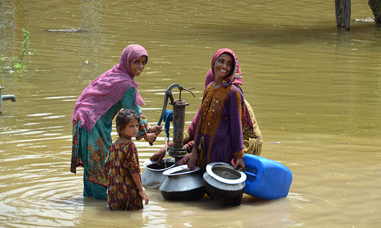 Pakistanflood-waterpump