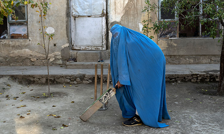 Afghanwoman-cricket