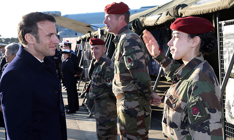 Macron-army-officer