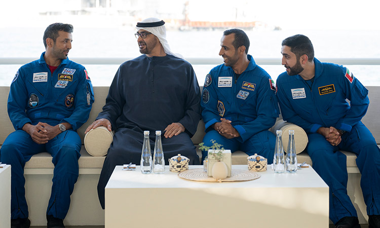 Mohamed-Bin-Zayed-meets-UAE-astronauts-750x450