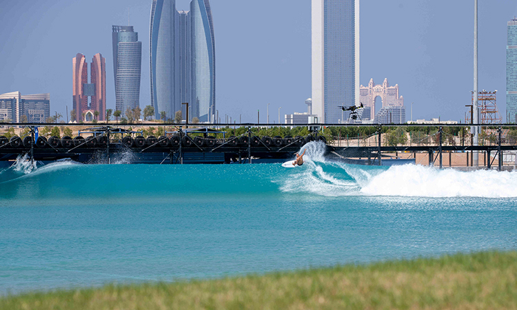 Surf-Abu-Dhabi-Kelly-Slater-750