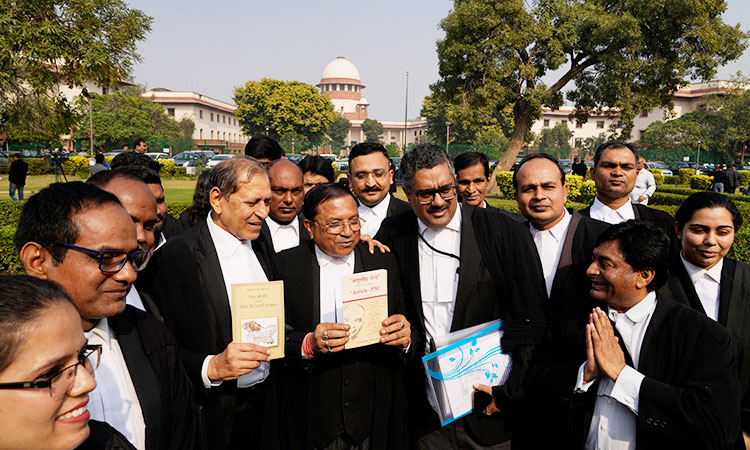 IndiaSC-lawyers-Kashmirruling