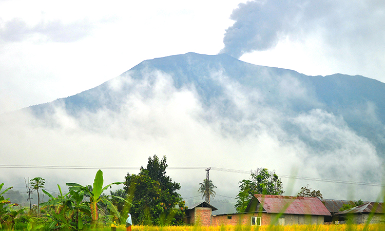 Indonesia-Marapi-volcano-Dec6-main1-750