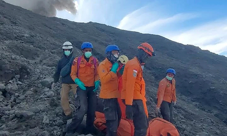 Indonesia-Marapi-volcano-Dec6-main3-750