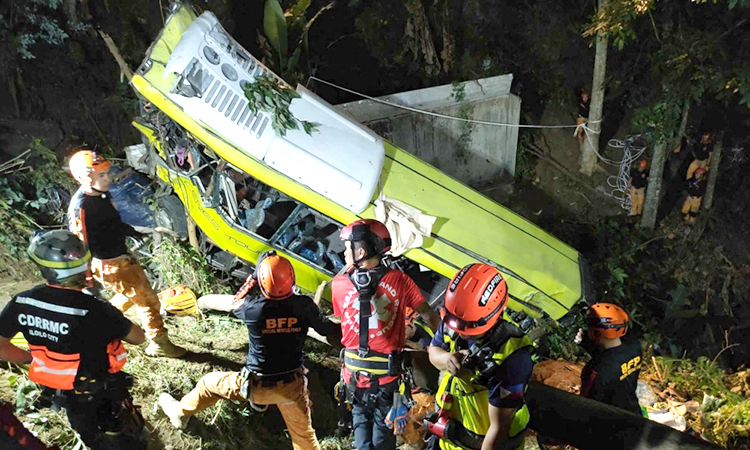 Philippines-bus-crash-750