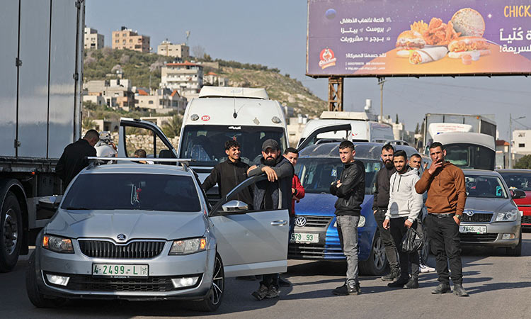 Palestinians-at-Nablus-border-750x450