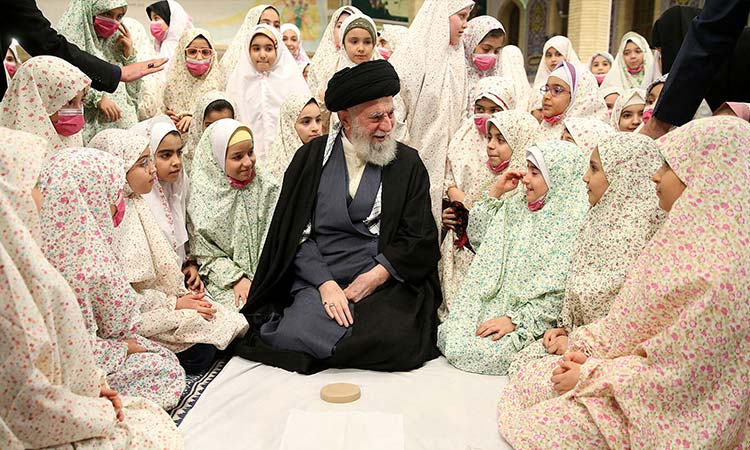 Khamenei-with-group-of-girls-750x450