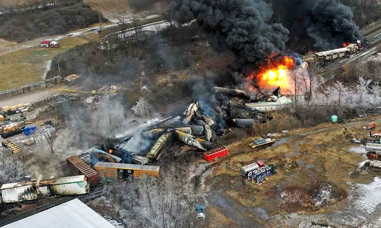 Train-derail-Ohio-fire-main2-750