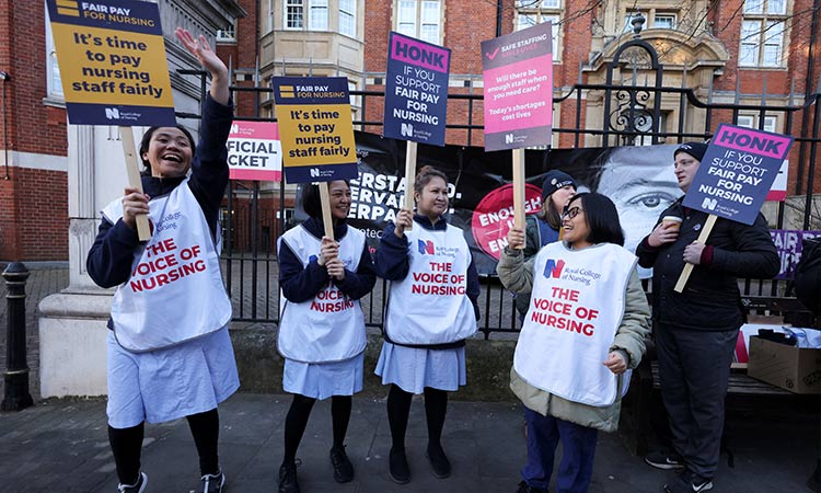 NHS-nurses-pay-protest-750x450