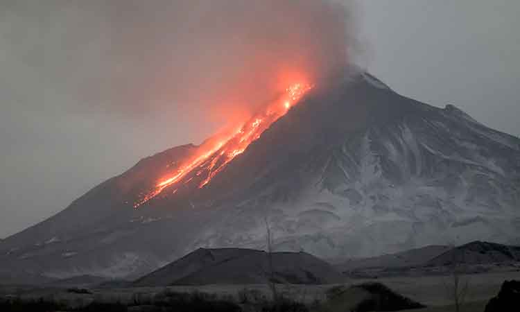 Russia-volcano-April11-main2-750
